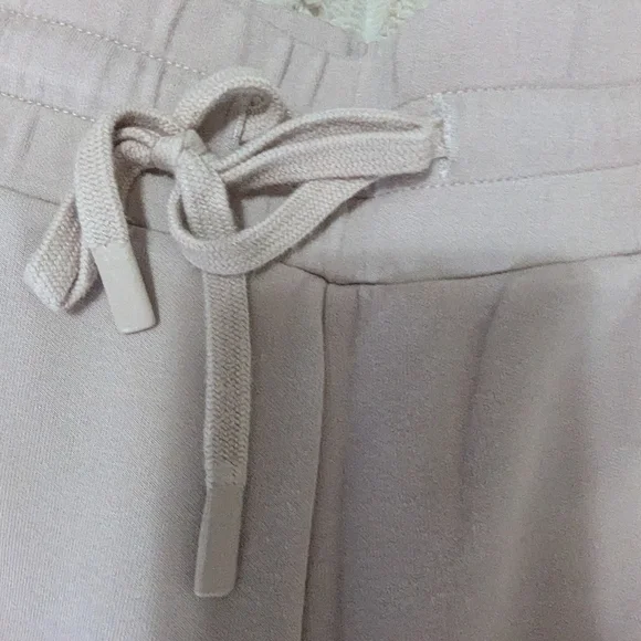 Varley Women's Cream Athletic Shorts - Picture 2 of 6